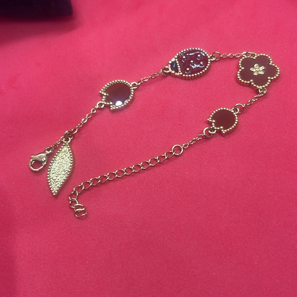 Clover beautiful women bracelet stainless steel with 14K gold high quality..